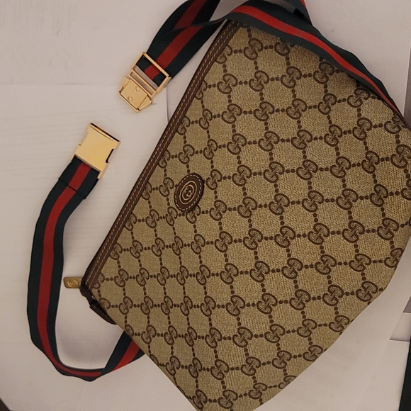 Gucci GG Clutch Crossbody Bag Chest or Waist Bag - Picture 8 of 16
